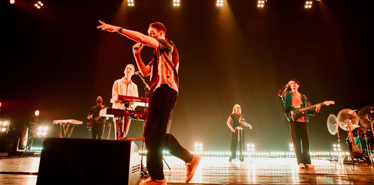 Honne excelled the live night of Bangkok once again with their soul-infused electro pop music alongside Anna of the North and Phum Viphurit